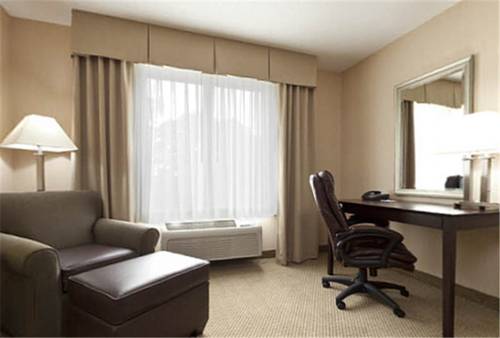Imagen de la habitación del Hotel Holiday Inn Express Hotels and Suites Dayton North Tipp City, An Ihg Hotel. Foto 16