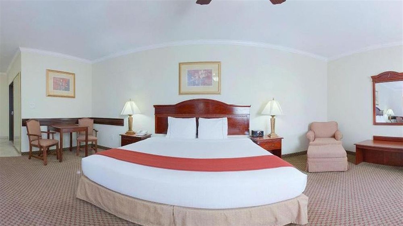 Imagen de la habitación del Hotel Holiday Inn Express Hotels and Suites Houston East, An Ihg Hotel. Foto 8
