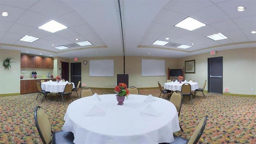 Imagen de los interiores del Hotel Holiday Inn Express Hotels and Suites Houston East, An Ihg Hotel. Foto 13
