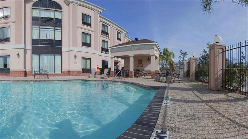 Imagen de la piscina del Hotel Holiday Inn Express Hotels and Suites Houston East, An Ihg Hotel. Foto 15
