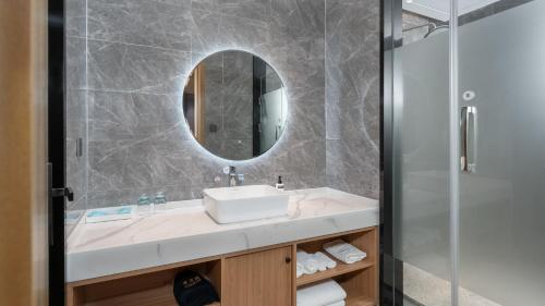 Imagen de la habitación del Hotel Holiday Inn Express Huangshi Cihu Lake by IHG. Foto 16