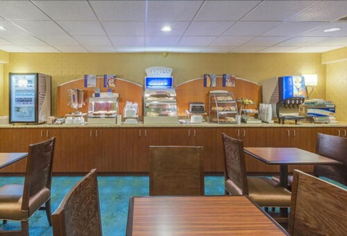 Imagen del bar/restaurante del Hotel Holiday Inn Express Hunt Valley. Foto 3