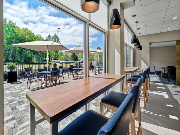 Imagen de los interiores del Hotel Holiday Inn Express Huntsville Space Center, An Ihg. Foto 18