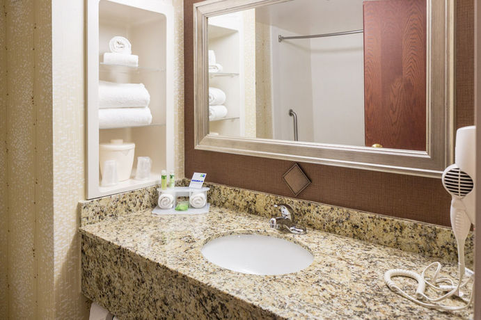 Imagen de la habitación del Hotel Holiday Inn Express I-26 And Us 29 At Westgate Mall. Foto 4