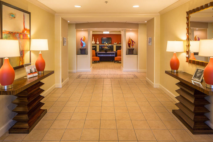Imagen de los interiores del Hotel Holiday Inn Express I-26 And Us 29 At Westgate Mall. Foto 12