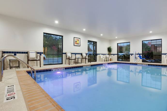 Imagen de la piscina del Hotel Holiday Inn Express I-95 Capitol Beltway-largo, An Ihg. Foto 19