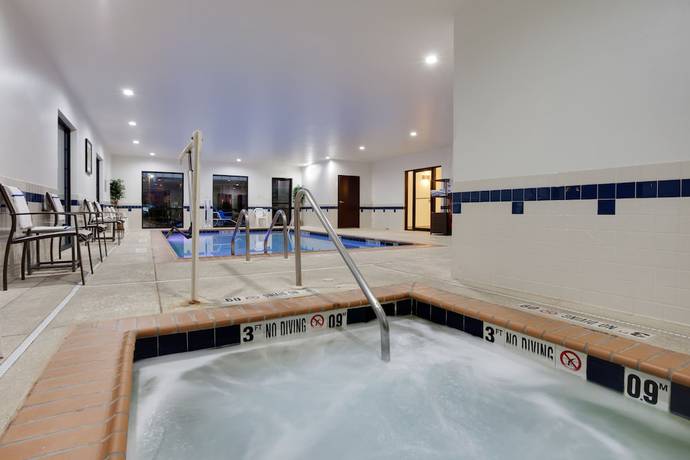 Imagen de la piscina del Hotel Holiday Inn Express I-95 Capitol Beltway-largo, An Ihg. Foto 20