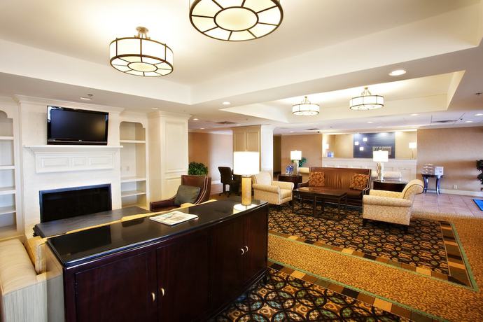 Imagen de los interiores del Hotel Holiday Inn Express Indianapolis Airport. Foto 16