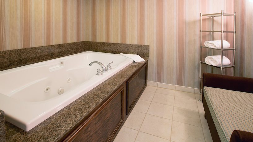 Imagen de la habitación del Hotel Holiday Inn Express Indianapolis Airport. Foto 14