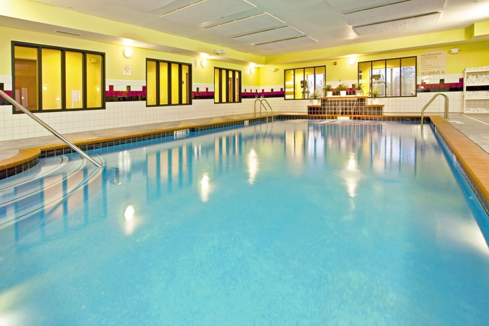 Imagen de la piscina del Hotel Holiday Inn Express Indianapolis - Southeast, An Ihg. Foto 15