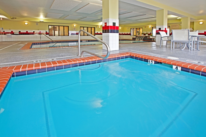 Imagen de la piscina del Hotel Holiday Inn Express Indianapolis - Southeast, An Ihg. Foto 16