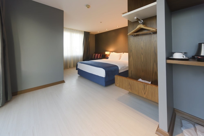 Imagen de la habitación del Hotel Holiday Inn Express Istanbul Altunizade. Foto 6