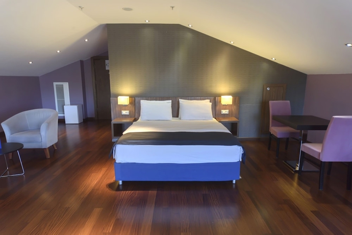 Imagen de la habitación del Hotel Holiday Inn Express Istanbul Altunizade. Foto 11