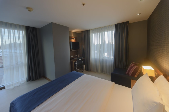 Imagen de la habitación del Hotel Holiday Inn Express Istanbul Altunizade. Foto 12
