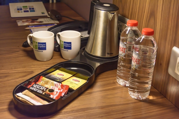 Imagen de la habitación del Hotel Holiday Inn Express Istanbul Altunizade. Foto 13