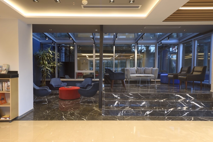 Imagen de los interiores del Hotel Holiday Inn Express Istanbul Altunizade. Foto 17