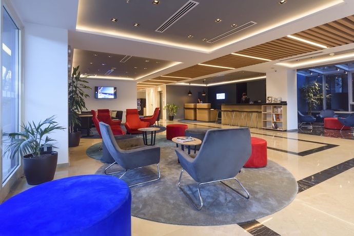 Imagen de los interiores del Hotel Holiday Inn Express Istanbul Altunizade. Foto 18