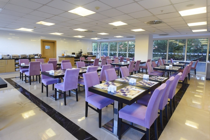 Imagen del bar/restaurante del Hotel Holiday Inn Express Istanbul Altunizade. Foto 3