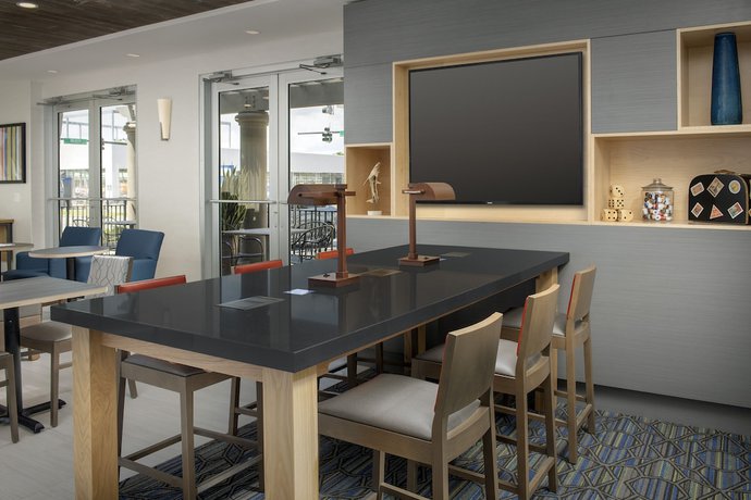 Imagen de los interiores del Hotel Holiday Inn Express Jacksonville Beach, An Ihg. Foto 19