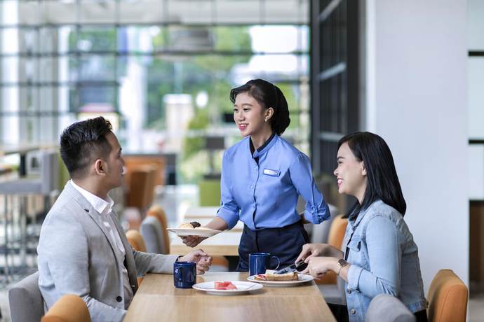 Imagen del bar/restaurante del Hotel Holiday Inn Express Jakarta Matraman. Foto 5