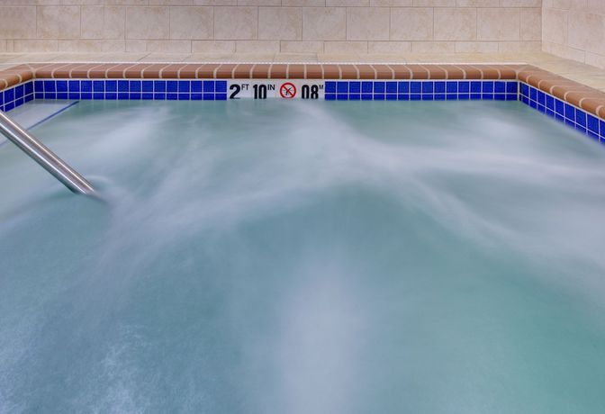 Imagen de la piscina del Hotel Holiday Inn Express Jamestown, An Ihg. Foto 17
