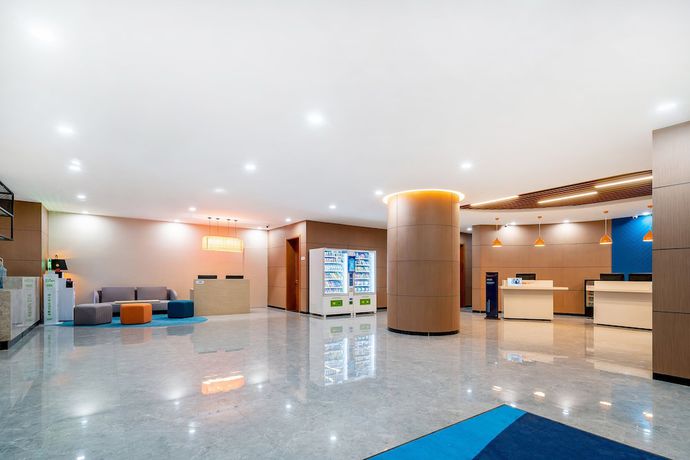 Imagen de los interiores del Hotel Holiday Inn Express Jinan Jingshi, An Ihg. Foto 17