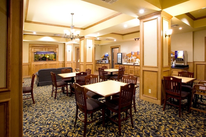 Imagen del bar/restaurante del Hotel Holiday Inn Express Jourdanton - Pleasanton, An Ihg. Foto 3