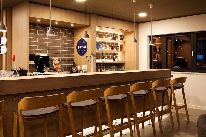 Imagen del bar/restaurante del Hotel Holiday Inn Express Kaiserslautern, An Ihg. Foto 7