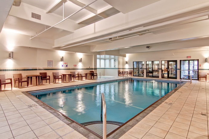 Imagen de la piscina del Hotel Holiday Inn Express Kamloops. Foto 16