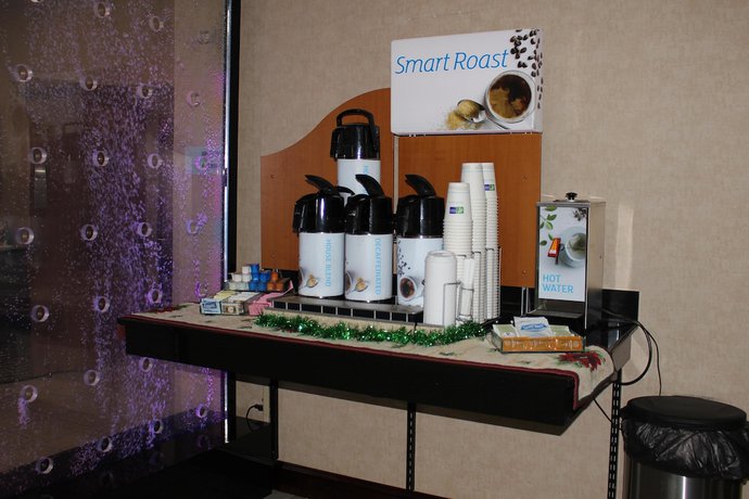 Imagen del bar/restaurante del Hotel Holiday Inn Express Kansas City-liberty, An Ihg. Foto 2
