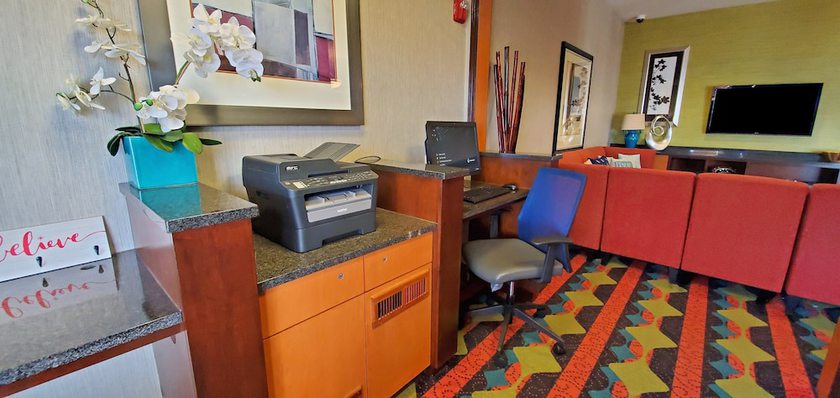 Imagen de los interiores del Hotel Holiday Inn Express Kearney. Foto 19