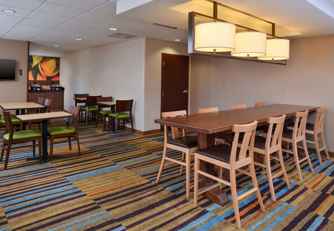 Imagen del bar/restaurante del Hotel Holiday Inn Express Kenner - New Orleans Airport, An Ihg. Foto 4
