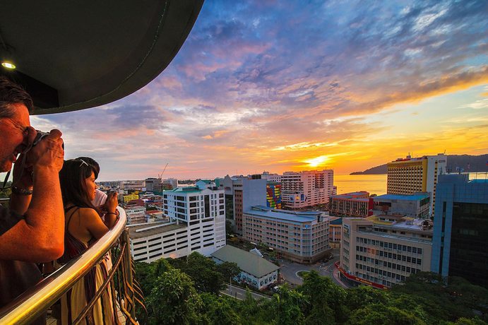Imagen de los exteriores del Hotel Holiday Inn Express Kota Kinabalu City Centre. Foto 8