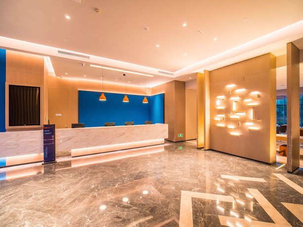Imagen de los interiores del Hotel Holiday Inn Express Kunming West. Foto 18