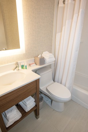 Imagen de la habitación del Hotel Holiday Inn Express La Guardia Airport. Foto 15