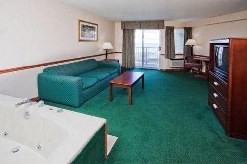 Imagen de la habitación del Hotel Holiday Inn Express Lake Front - St Ignace. Foto 10