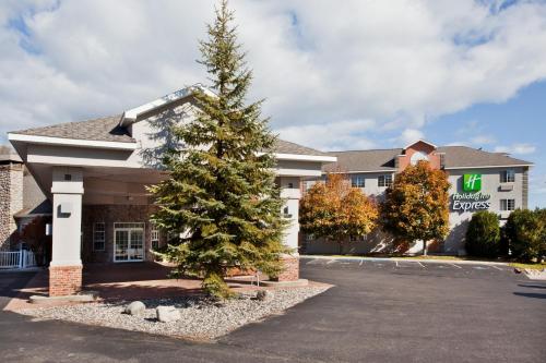 Imagen general del Hotel Holiday Inn Express Lake Front - St Ignace. Foto 1