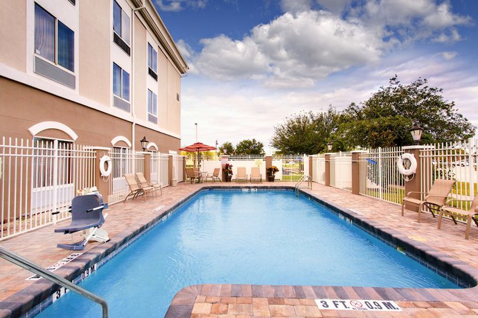 Imagen de la piscina del Hotel Holiday Inn Express Lake Wales N-Winter Haven, an IHG Hotel. Foto 19