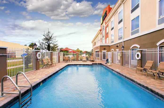 Imagen de la piscina del Hotel Holiday Inn Express Lake Wales N-Winter Haven, an IHG Hotel. Foto 20