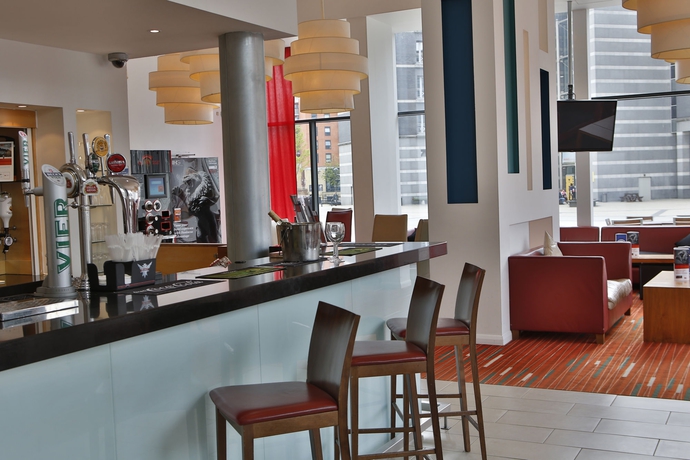 Imagen de los interiores del Hotel Holiday Inn Express Leeds City Centre Armouries, An Ihg. Foto 13