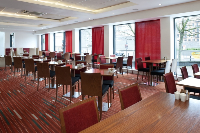 Imagen del bar/restaurante del Hotel Holiday Inn Express Leeds City Centre Armouries, An Ihg. Foto 5