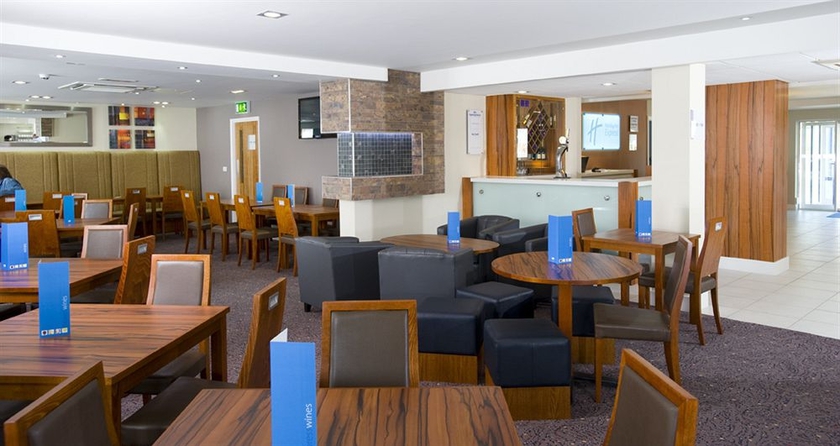 Imagen del bar/restaurante del Hotel Holiday Inn Express Leeds East, An Ihg. Foto 3