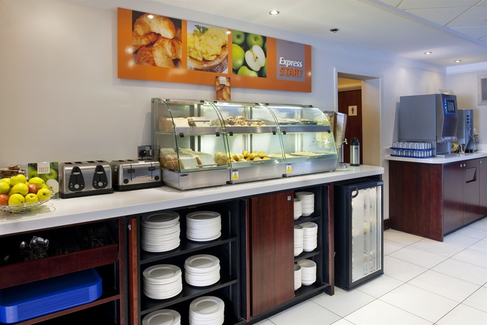 Imagen del bar/restaurante del Hotel Holiday Inn Express Leeds East, An Ihg. Foto 4