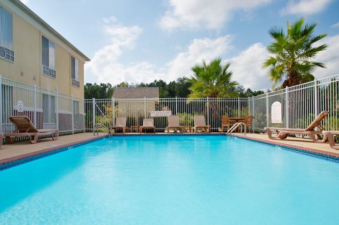 Imagen de la piscina del Hotel Holiday Inn Express Leesville, An Ihg. Foto 20