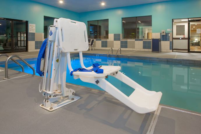 Imagen de la piscina del Hotel Holiday Inn Express Lexington-Sw (Nicholasville). Foto 19