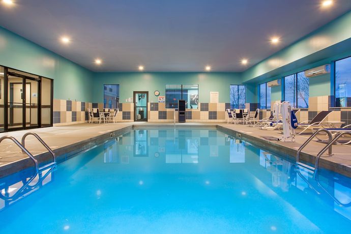 Imagen de la piscina del Hotel Holiday Inn Express Lexington-Sw (Nicholasville). Foto 20