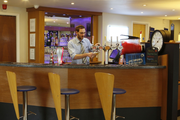 Imagen del bar/restaurante del Hotel Holiday Inn Express Lichfield. Foto 4