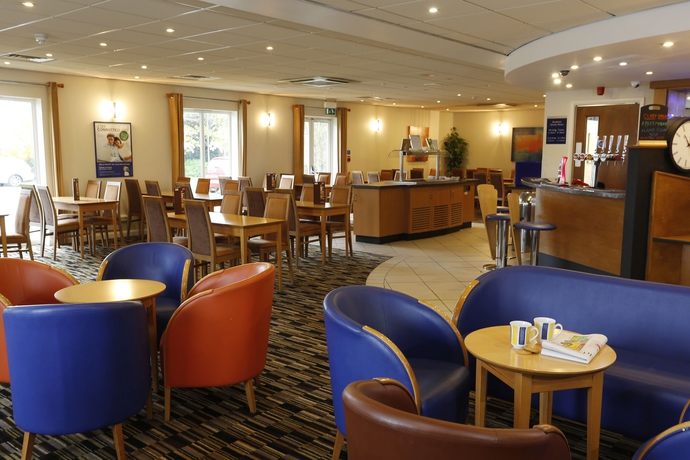 Imagen del bar/restaurante del Hotel Holiday Inn Express Lichfield. Foto 5