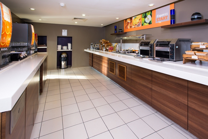 Imagen del bar/restaurante del Hotel Holiday Inn Express Lincoln City Centre, An Ihg. Foto 5