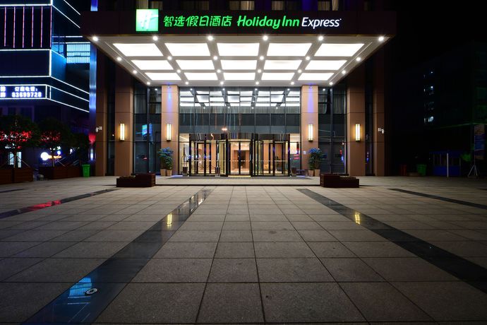 Imagen de los exteriores del Hotel Holiday Inn Express Liuyang Development Zone, An Ihg. Foto 18